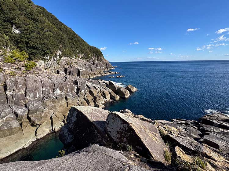 海と山がすぐ近くに迫るリアス海岸